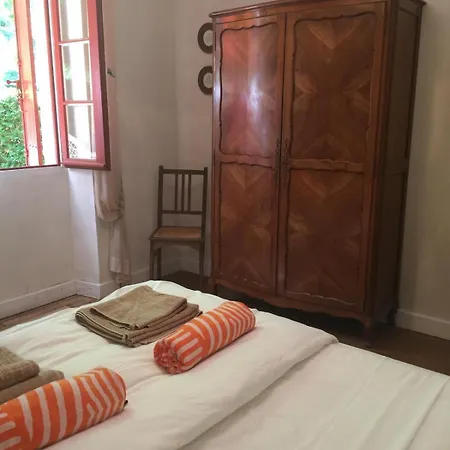 Tatil Evi Les Volets Rouges In Queyssel Lauzun