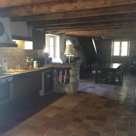Feriehus Les Volets Rouges In Queyssel