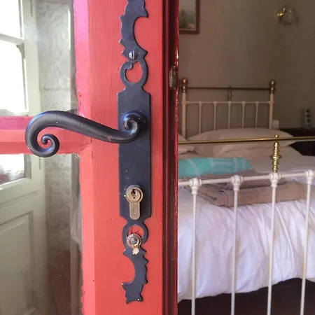Les Volets Rouges In Queyssel Tatil Evi Lauzun